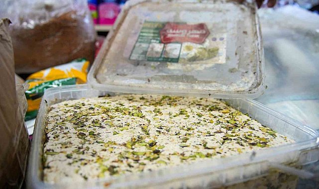 Mersin'de son kullanma tarihi geçmiş 70 bin ürün ele geçirildi