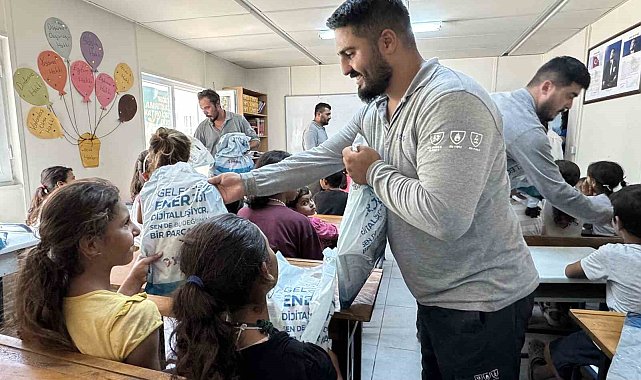 Mevsimlik tarım işçilerinin çocuklarını sevindiren hediyeler