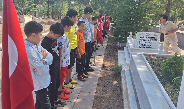 Minik öğrencilerden şehitliğe ziyaret