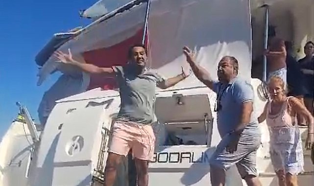 Motoryatın içindeki panik anları cep telefonu kamerasına yansıdı