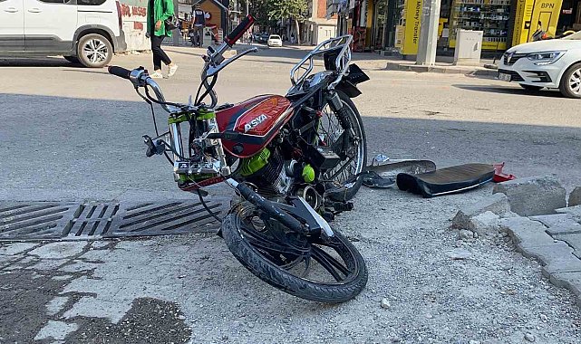 Motosiklet sürücüsü metrelerce havaya uçtu