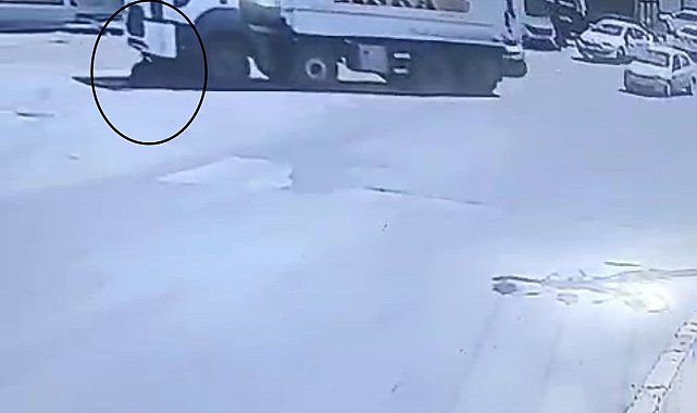 Motosiklet sürücüsünün hafriyat kamyonunun altında ezildiği anlar güvenlik kamerasında