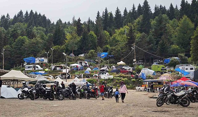 Motosiklet tutkunları Kafkasör Yaylası'nda bir araya geldi
