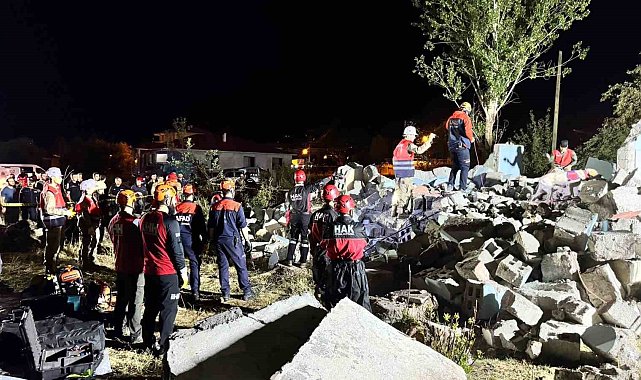 Muş'ta gerçeği aratmayan deprem tatbikatı