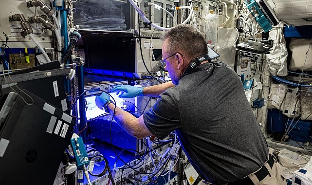 NASA uzayda mahsur kalan astronotların gelecek yıl döneceğini açıkladı