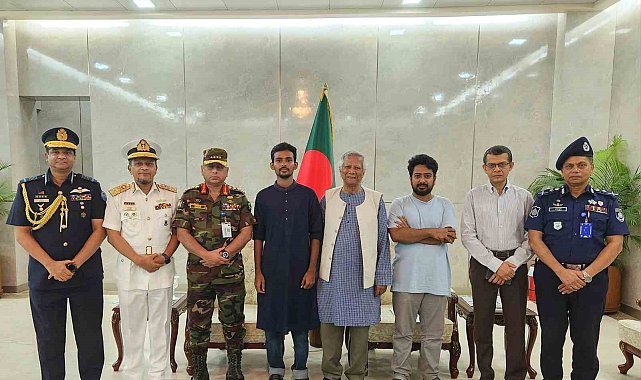 Nobel Ödüllü Muhammed Yunus, geçici hükümete liderlik için Bangladeş'e geldi