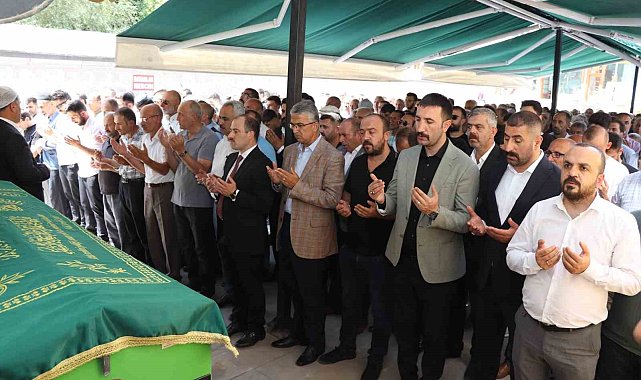 Oltu'da Kenan Öğretmen ebediyete uğurlandı