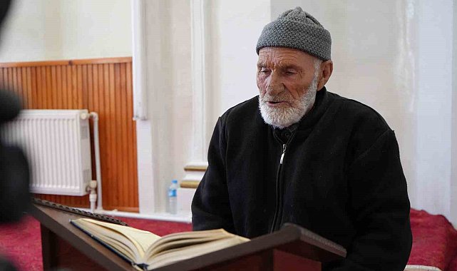 Ömrünü namaz kılmaya Kur'an okumaya adayan 83 yaşındaki 'Hasan amca' hafızlık yarışmasında ikinci oldu