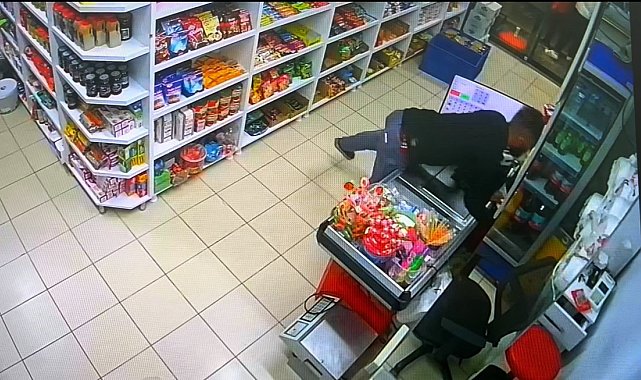 Önce evi soydu, sonra marketi...Önce kamera sonra polise yakalandı