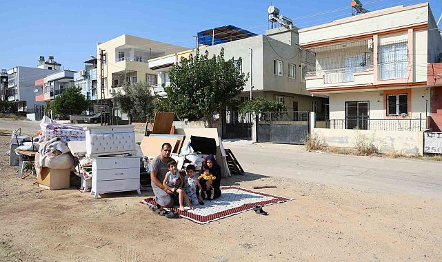 Önce kocası boşadı sonra ev sahibi sokağa attı, 2'si engelli 4 çocuğuyla perişan oldu
