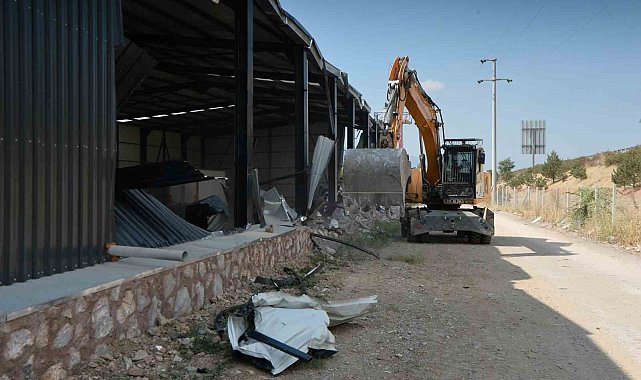 Osmangazi'de tarım arazileri kaçak yapılardan temizleniyor