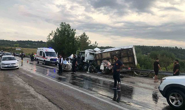 Osmaniye'de kamyonet ile otomobil çarpıştı: 2 ölü, 3 yaralı