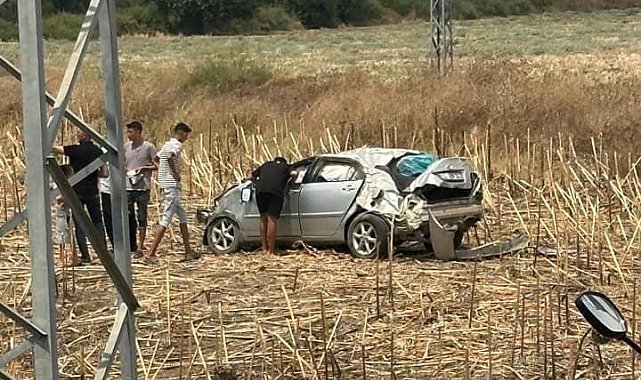 Osmaniye'de otomobil tarlaya uçtu: 2 yaralı