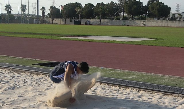 Osmaniyeli depremzede sporcu, Türkiye rekoru kırdı