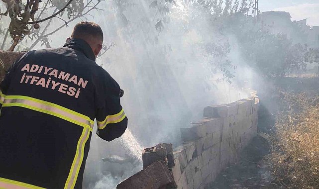 Otluk alanda çıkan yangın bahçeye sıçradı