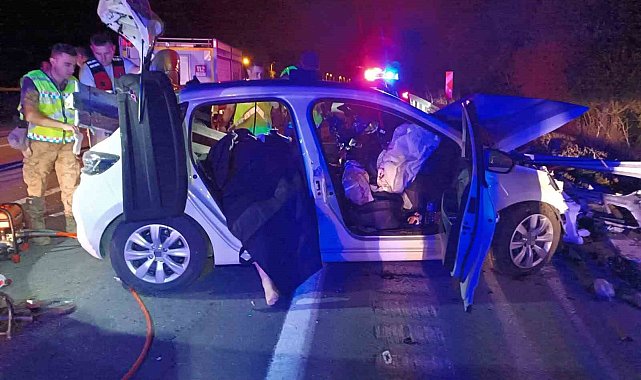 Otomobil bariyerlere çarptı: Uzman çavuş ve hemşire eşi hayatını kaybetti