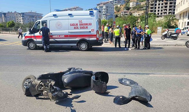 Otomobil ile elektrikli motosiklet çarpıştı: 1 yaralı