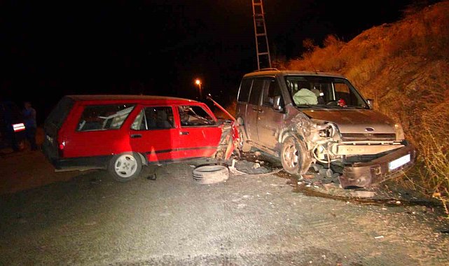 Otomobil ile hafif ticari araç çarpıştı: 1 yaralı