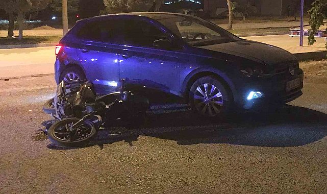 Otomobille çarpışan motosikletin sürücüsü yaralandı