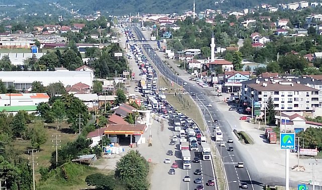 Otoyol kapalı olunca D-100'de kilometrelerce kuyruk oluştu