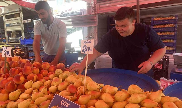 Pazarcı esnafı yazlık meyvelerin satışlarından memnun değil