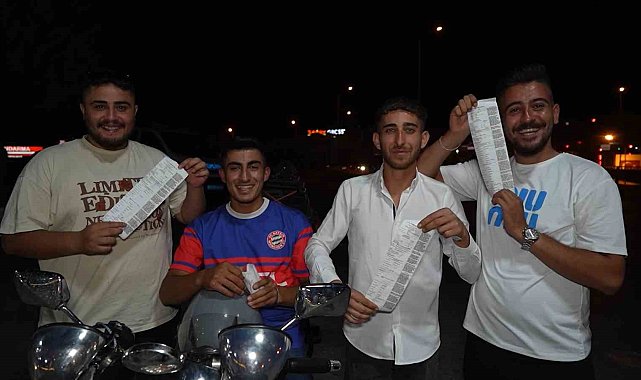 &quot;Devletimiz sağ olsun&quot; diyerek, ceza makbuzlarıyla poz verdiler