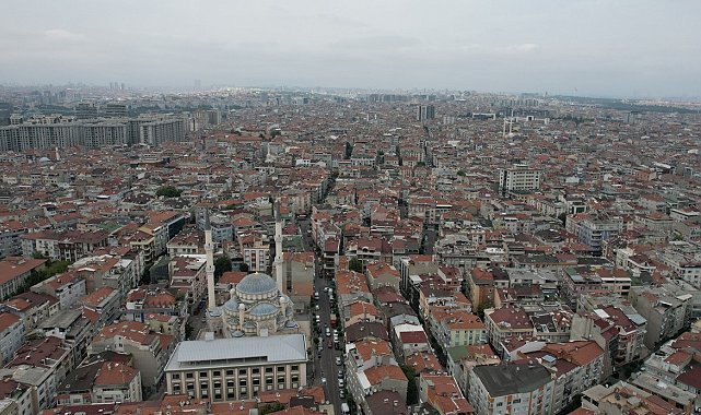 "İstanbul'da kendiliğinden yıkılacak 400 bina var"