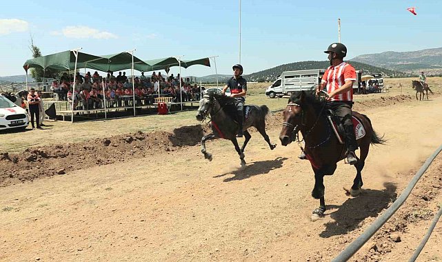 Rahvan atlar Tavas'ta pistin tozunu attırdı
