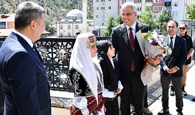 Sağlık Bakanı Memişoğlu Gümüşhane'de ziyaretlerde bulundu