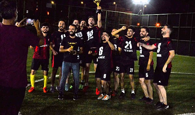 Sağlıkçıların futbol turnuvasında ipi Anestezi takımı göğüsledi