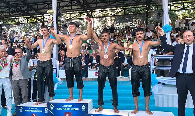 Sakarya Büyükşehirli güreşçi Balıkesir'de adını tarihe yazdı