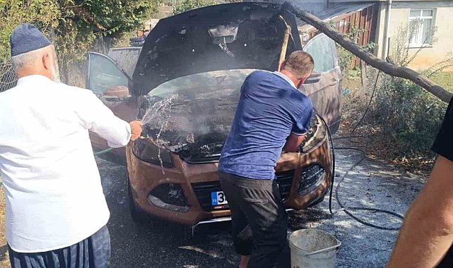 Sakarya'da alev alan otomobil kullanılamaz hale geldi