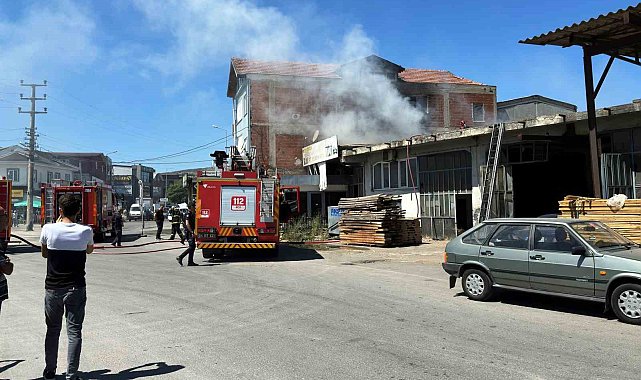 Sakarya'da korkutan yangın: Bölgeye çok sayıda itfaiye sevk edildi