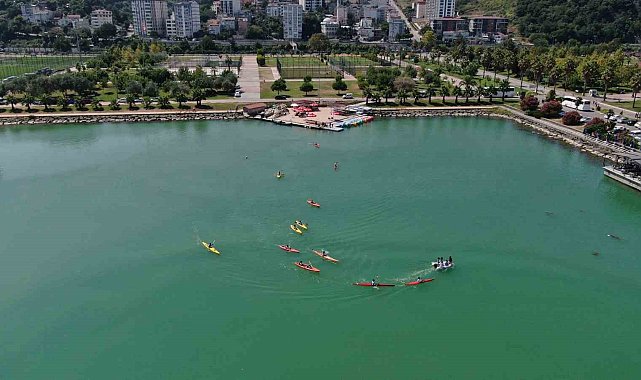 Samsun'da su sporu tutkunlarına ücretsiz "kano" eğitimi
