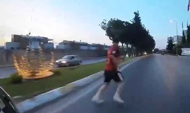 Sancaktepe'de motosikletlinin yaptığı kaza, motosikletin kamerasına yansıdı