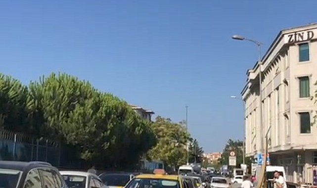 Sancaktepe'de ters yönden gelen sürücüler, motosikletliyi çileden çıkardı