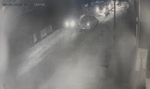 Şanlıurfa'da otomobilin inşaat çukuruna düştüğü anlar kamerada