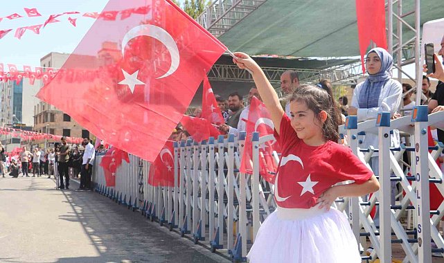 Şanlıurfa'da Zafer Bayramı coşkusu