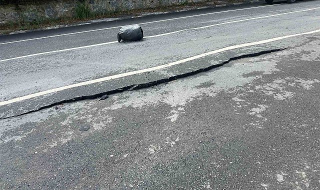 Sarıyer&#039;de yolda çökme meydana geldi