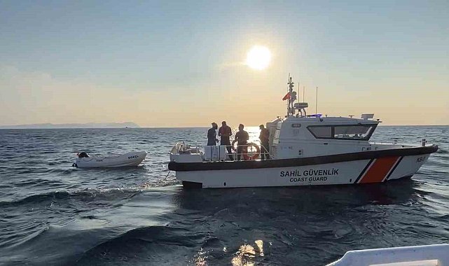 Saros Körfezi&#039;nden Zürafa kayalıklarına sürüklenen tekneyi Sahil Güvenlik kurtardı