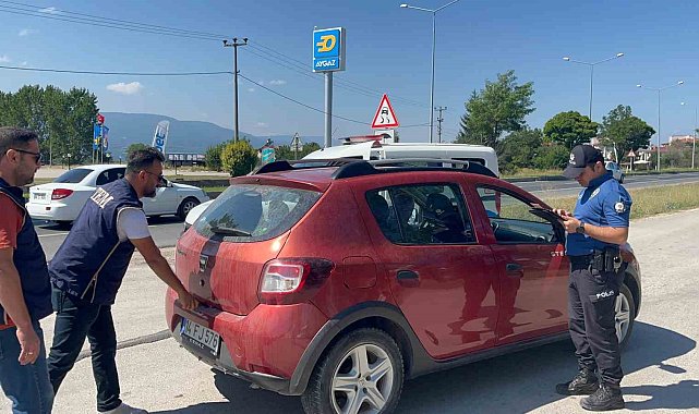 Şehrin giriş noktasında araçlar tek tek denetlendi