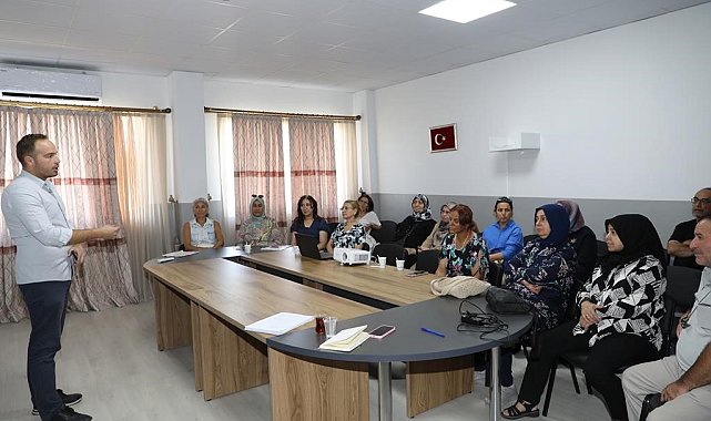 Şehzadeler Engelsiz Yaşam Merkezi'nde velilerle toplantı yapıldı