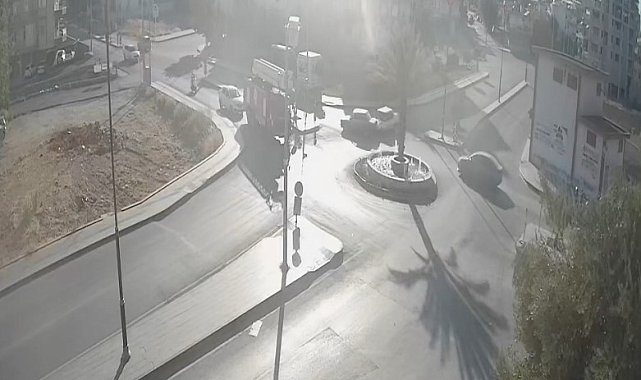 Serik'te iki otomobil çarpıştı, sürücü durmadan yoluna devam etti