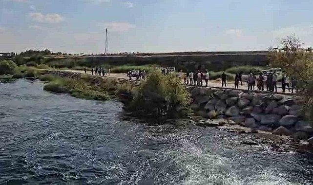 Serinlemek için Fırat Nehri'ne giren çocuğun cenazesi çıkarıldı
