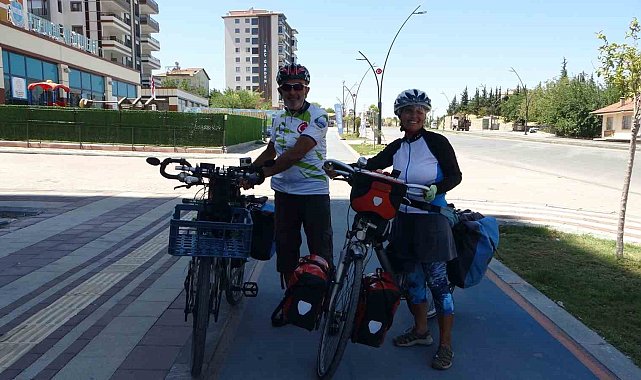 Seyahat tutkunu çift, bisikletle 3 bin kilometre yol yaptı