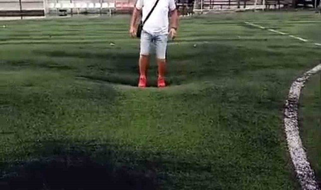 Şiddetli yağış halı sahayı kabarttı
