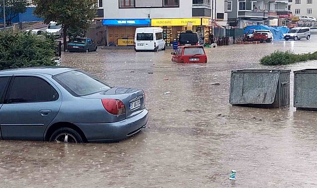 Sinop'ta sağanak yağışı etkili oldu