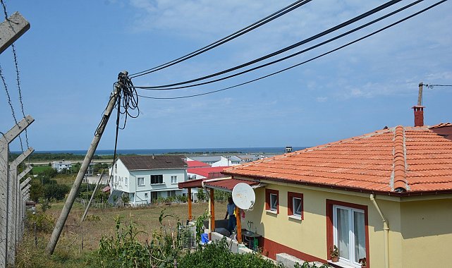 Sinop'ta yaşayan çift, evlerine direk yıkılmasıyla karşı karşıya