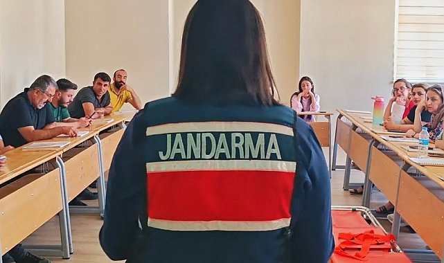 Şırnak'ta jndarmadan güvenli internet eğitimi