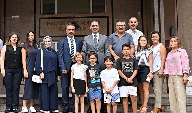 Şişli'de zil çalmadan okullar boyanıyor